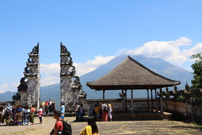 Bali Day Tour : Waterfall & Lempuyang Temple The Gate Of Heaven - 7:00 am pickup, a private ride, and what “220 KM” means for your day