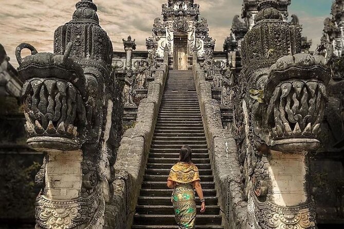Bali Instagram Tour - All Inclusive - Tegalalang Rice Terrace at 17:00: irrigation details and photo rhythm