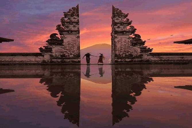 Bali Instagram Tour - DESIGN Your Own Trip - Tirta Gangga: Tirta Gangga water palace gardens in a tight window