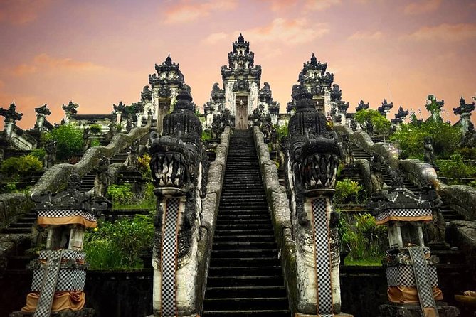 Bali Instagram Tour: Lempuyang Temple, Tirta Gangga and Tukad Cepung Waterfall - Stop 3: Tukad Cepung Waterfall, cave sunbeams, and the 15-minute trail