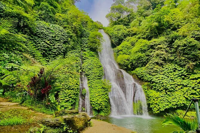 Bali Lempuyang Temple, Waterfall with Rice Terrace Tour - Stop 3: Ristorante Lereng Agung swing, rice fields, and Mount Agung framing