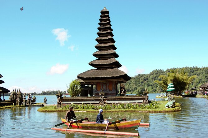 Bali Lovina Dolphin and North Bali Sightseeing - All Inclusive - Ulun Danu Beratan Temple in Bedugul: Temple Meets Crater Lake
