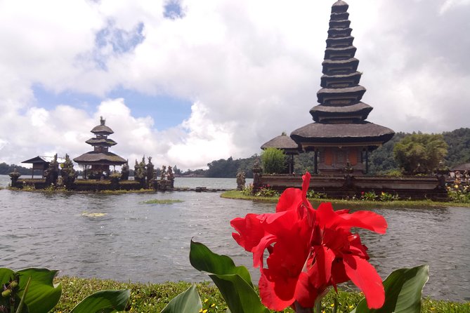 Bali Private Tour: Ulun danu Temple, Iconic Handara Gate & Tanah lot sunset. - Tanah Lot sunset: the ocean view you plan your whole day around