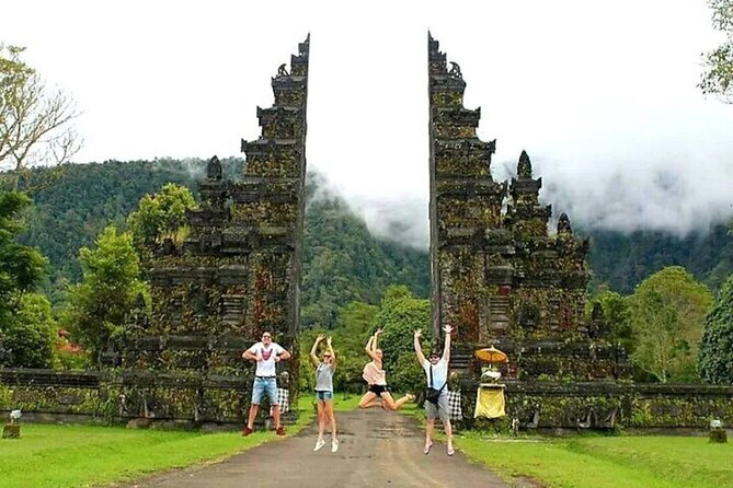 Bali Private Tour: Ulun danu Temple, Iconic Handara Gate & Tanah lot sunset. - Ulun Danu Bratan Temple at Beratan Lake: when the air turns fresh