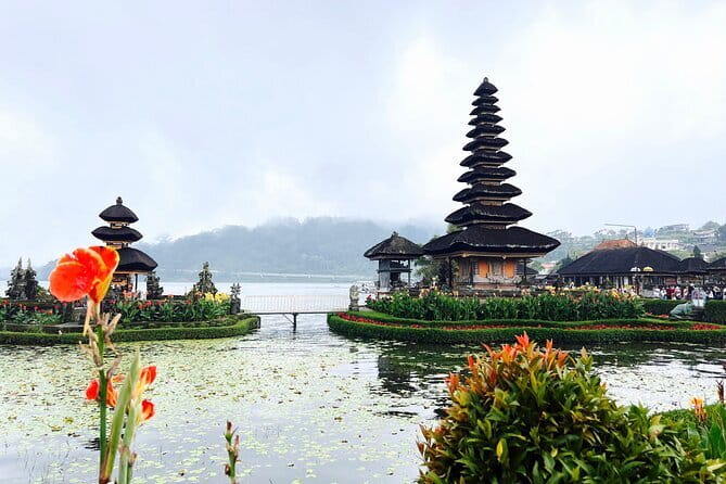 Bali Secret Waterfalls: Banyumala & Leke Leke Waterfalls - Ulun Danu Bratan temple, scenery that changes by the minute