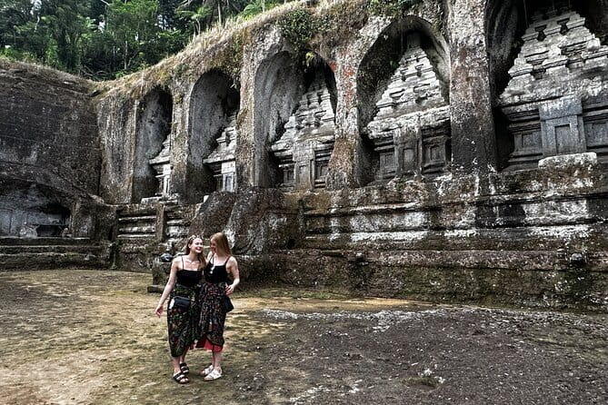 Bali Sunrise Without Hiking: Temples, Rice Terraces & Waterfall - Paperhills Cafe sunrise stop: breakfast with volcano light