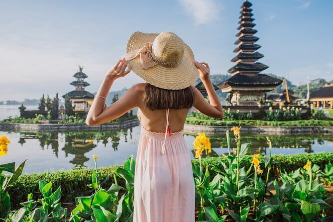 Bali Tour: Tanah Lot, UNESCO Rice Terrace and Water Temple - Stop 1: Lake Beratan for Bedugul’s Cool Mountain Break