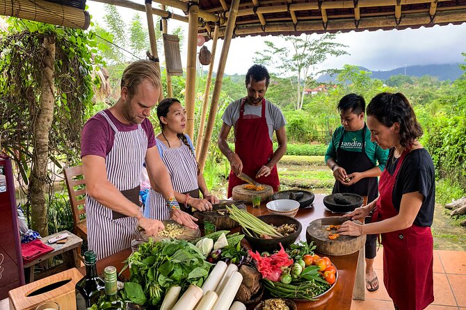 Balinese Vegan Cooking Class with Fresh Harvesting & Garden Tour - Why This Balinese Vegan Class Starts in a Real Organic Garden