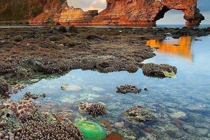 Best of Nusa Penida All-Inclusive Day Trip - Broken Beach (Pasih Uug), the archway cove moment