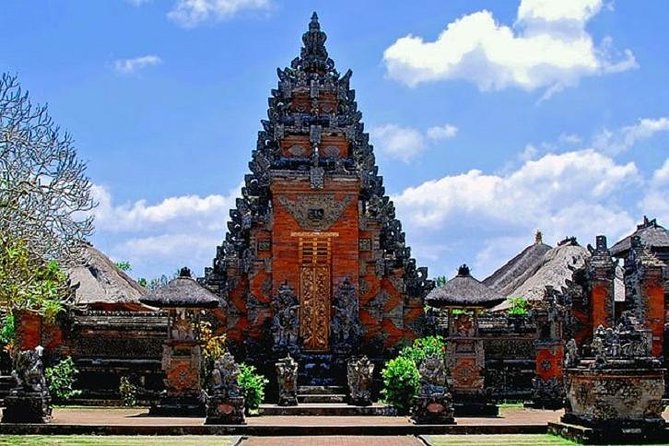 Best of Ubud Private Day Tour with All Inclusive - Stop 1: Tegenungan Waterfall for big scenery and cool breaks
