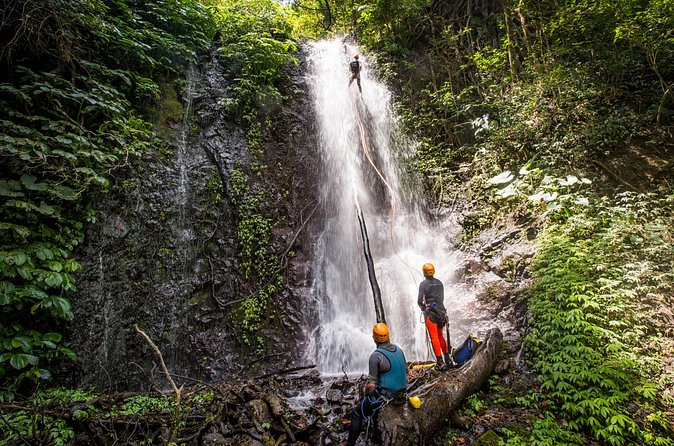 Canyoning Bali, Tamata Canyon (Adventure, discovery, nature) - The descent: sliding, jumping, and rappelling in a forgotten-side canyon