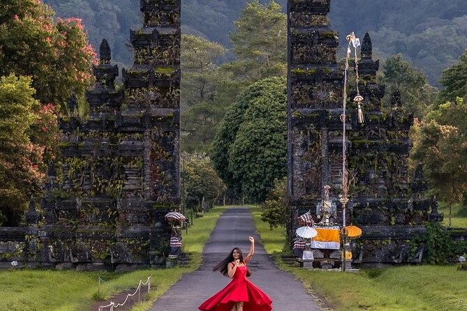 Celukan Bawang private North Bali Nature Tour - Handara Iconic Gate: A Balinese Photo Moment With Context