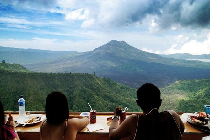 Central Bali Tour: Ubud Village, Kintamani Volcano, and Waterfall - Tegallalang Rice Terrace: walk the rows and choose your pace