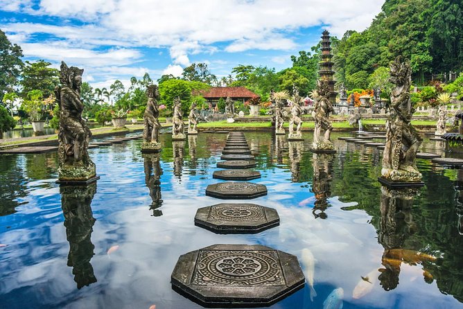 East Bali Tour: Lempuyang Temple - Gate of Heaven, Tirta Gangga, Virgin Beach - Ujung Water Palace and the floating palace feel