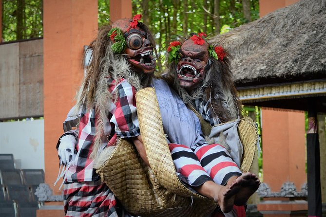 Famous Ubud villlage and Dance Tour with Rice Terrace And Waterfall Visit - Ubud Traditional Art Market and the Palace area, browse with a plan