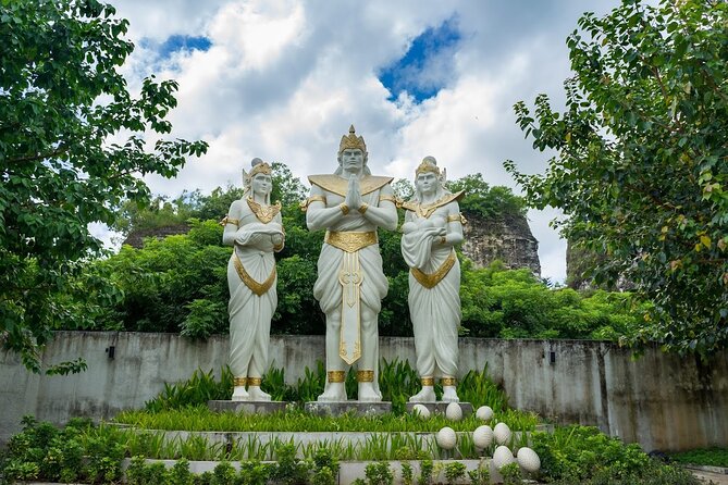Full Day All Inclusive Uluwatu South Bali Private Tour - Lunch Break and Pandawa Beach: White Sand and Panca Pandawa Statues