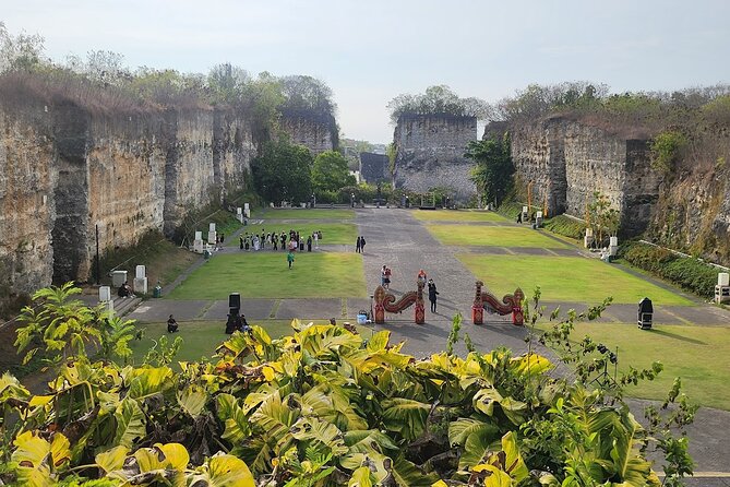 Full Day All Inclusive Uluwatu South Bali Private Tour - Uluwatu Temple on a 70 Meter Cliff: Ocean Views and Monkey Rules