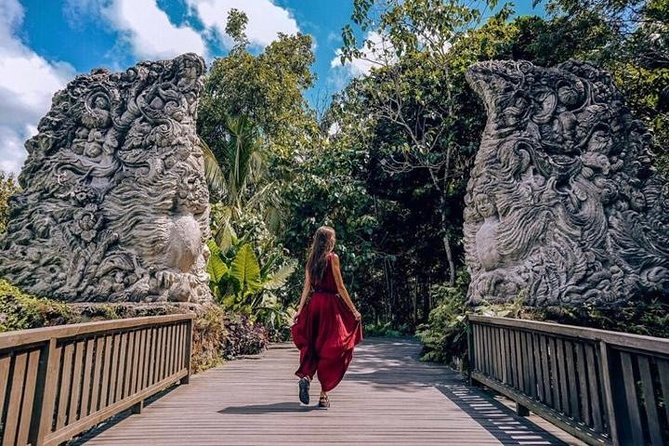 Full-Day Tour: White Water Rafting and Highlight of Ubud with All-inclusive - Safety gear, lockers, and the quiet benefits of being properly looked after