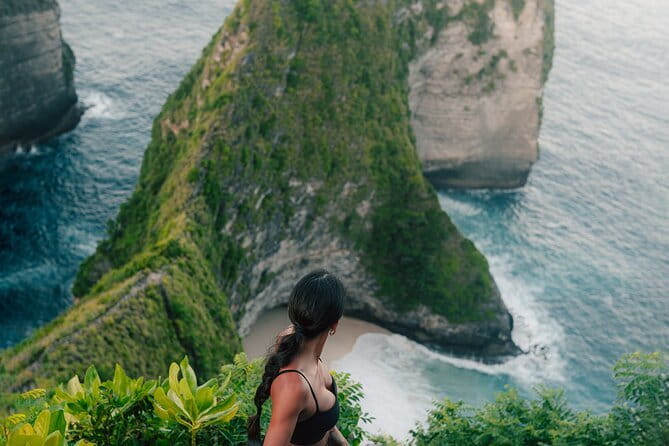 Full Day Ubud Tanah Lot Uluwatu All Inclusive Private Tour - Stop 3: Tanah Lot Temple, the sea rock temple moment