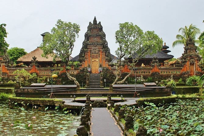 Full Day Ubud Tanah Lot Uluwatu All Inclusive Private Tour - Stop 5: Uluwatu Temple, cliffside views and temple crevasse scenery