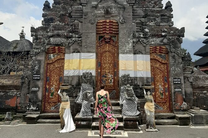 Instagram Tour Popular Spot in Bali - Private & All-inclusive - Sunset Jimbaran, Night Market Stroll, Then Legian Street at Night