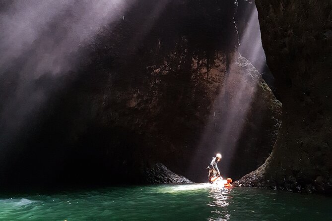 Intermediate canyoning trip in Bali "Aling Canyon" - Ropes, Water, and Bright Jungle Views in Aling Canyon