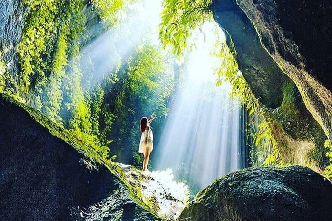 Lempuyang Gate of Heaven and Tukad Cepung Waterfall - Stop 1, Tukad Cepung Waterfall: The Moderately Challenging Walk