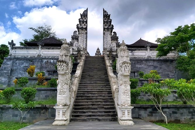 Lempuyang Tour : Heaven gate, Tirta Gangga, Goa Raja waterfall - Tirta Gangga Water Palace: meaning and that clean, calm feel