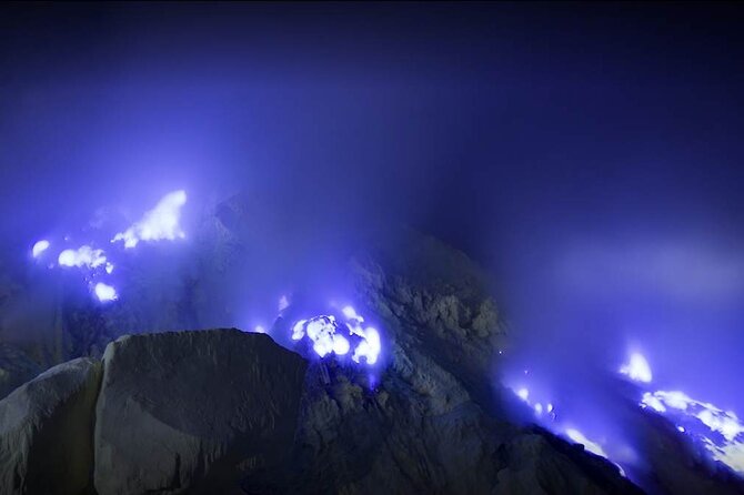 Mount Ijen Volcanic Crater Overnight Trip from Bali - Your Morning Starts at Ubud, Then Rolls Through Lakes and Temples