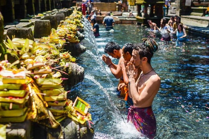 Munduk Highlights: Stunning North Bali Waterfalls & Temple - Munduk Waterfall (Labuhan Kebo): coffee and clove garden paths