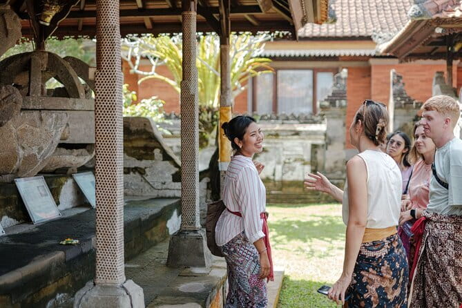 Myth of Pejeng Walking Tour - Stop 4: Arca Building Archaeological Museum and pre-Hindu sarcophagi