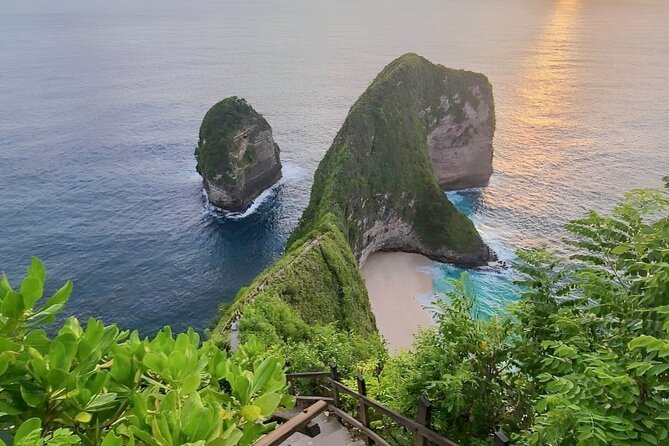 Nusa Penida Day Tour Kelingking Broken and Angels Bay - Lunch by the coast: fuel that keeps the day enjoyable