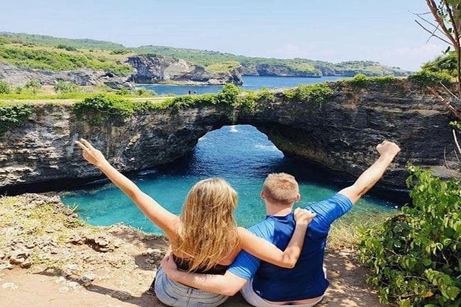 Nusa Penida Highlights Day tour - Crystal Bay: a calmer bay contrast in the middle of the cliffs