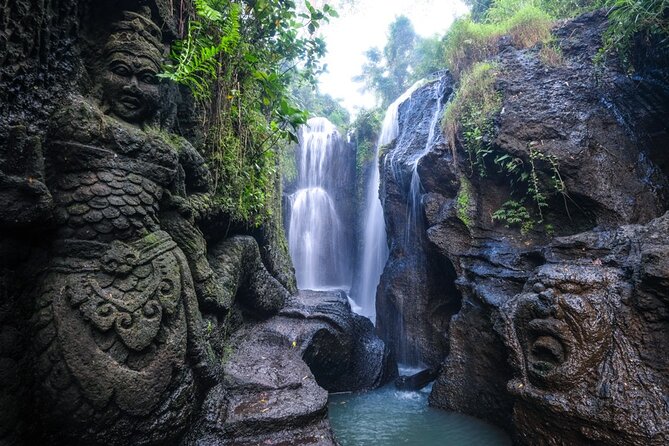 Purifications at Beji Griya Waterfalls - Releasing emotions at the waterfall: a calm moment, not a chaotic one