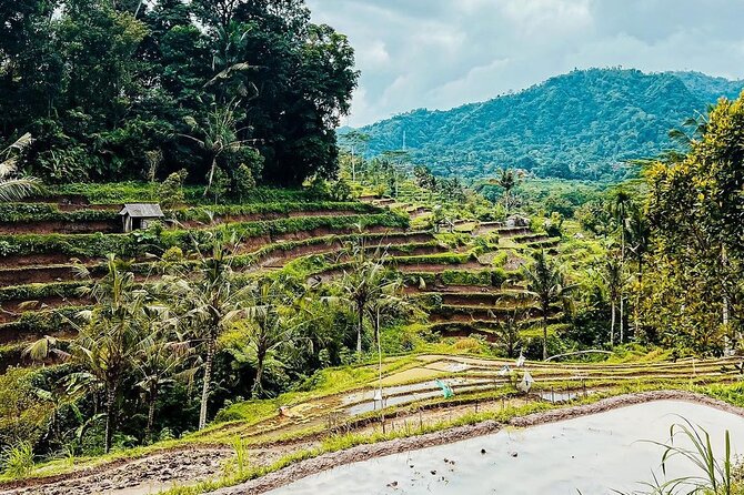 Sidemen Trekking: A Walk from a Different Perspective - Where you meet in Sidemen (and how to find it fast)