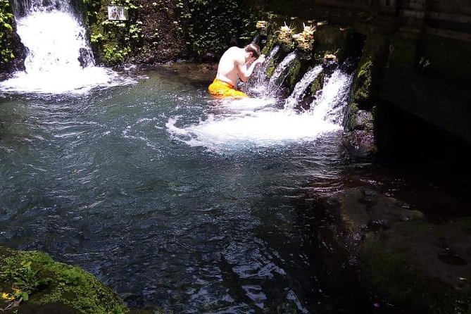 Soul Purification at Pura Mengening in Bali - Who leads it: Putu Suciyati and her family team