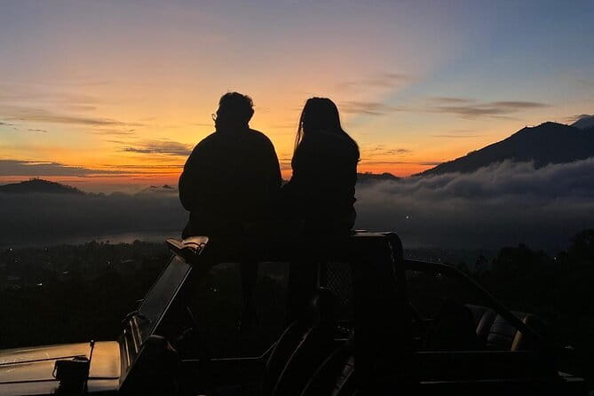 Sunrise + Jeep + Photographer - The clock: early pickup and what the timeline feels like