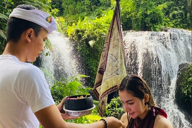 Taman Beji Griya Waterfall Tranquil Purification Ceremony - The waterfall visit: paths, viewpoints, and the cooling pool