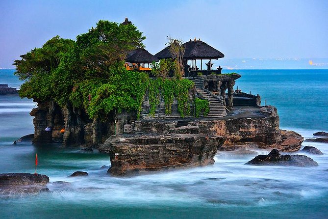 Tanah Lot and North Bali Tour: Scenic Journey - Ulun Danu Bratan: A Lake Temple That Looks Like It’s Floating