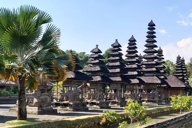 Tanah Lot And Ubud - Full Day Private Tour - Stop 1: Tanah Lot Temple and Batu Bolong Sea-Edge Atmosphere