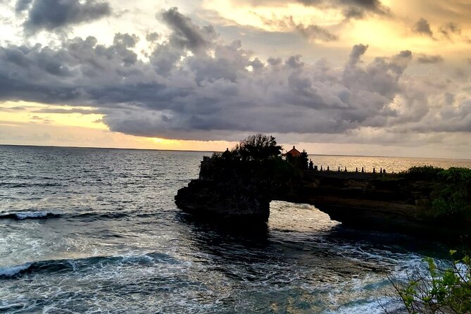 Tanah Lot And Ubud - Full Day Private Tour - Stop 2: Sacred Monkey Forest Sanctuary in Ubud’s Rain-Forest Feeling