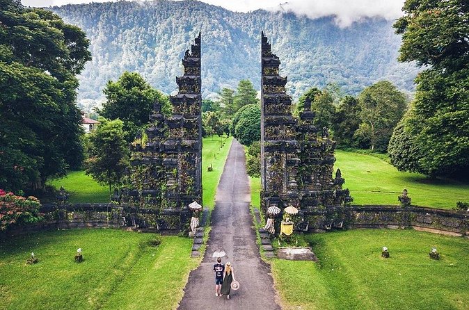 Tanah Lot - Jatiluwih (UNESCO) - Bedugul and Ulun Danu Temple Tour - Ulun Danu Bratan Temple at Lake Bratan: misty water temple vibes (and timing matters)