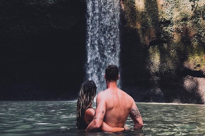 Tirta Empul temple, Jungle Swing and Waterfalls - Private Tour - Stop 4: Kanto Lampo Waterfall, big rock formations and easy access
