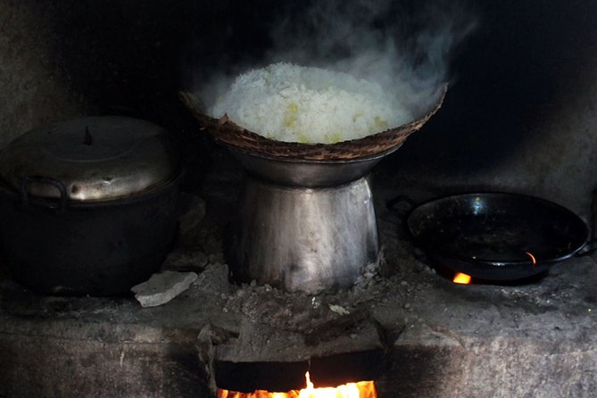 Traditional Balinese Home Dining Experience in Ubud with Putu - What you actually eat: grilled, sauced, and steamed two-course comfort
