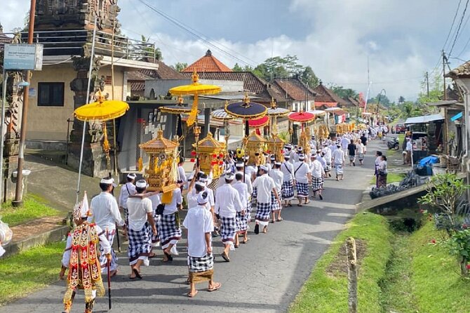 Ubud: Downhill Cycling with Volcano, Rice Terraces and Meal - Manukaya cultural stops: school visits, family compounds, and a temple stop