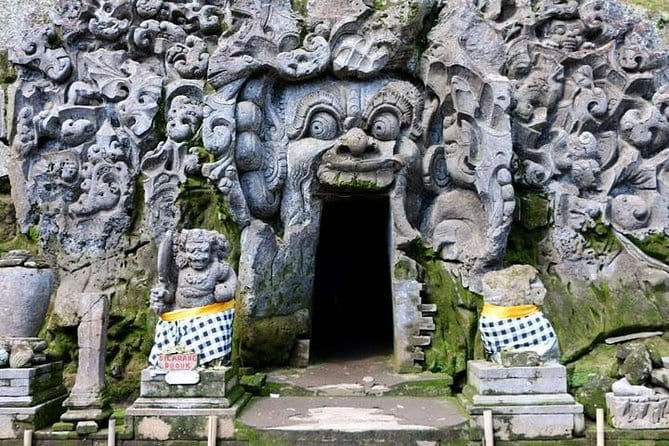 Ubud: Holy Water Temple, Volcano View, Rice Terrace, MonkeyForest - Pickup, private comfort, and the schedule pressure reality