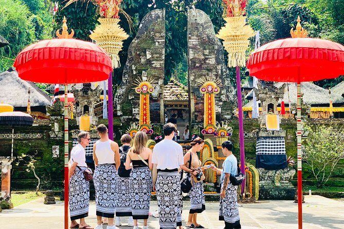 Ubud Private Tour: Waterfalls, Temple and Rice Terraces Swing - Lunch at D Alas Warung: Rice-Terrace Views While You Regroup
