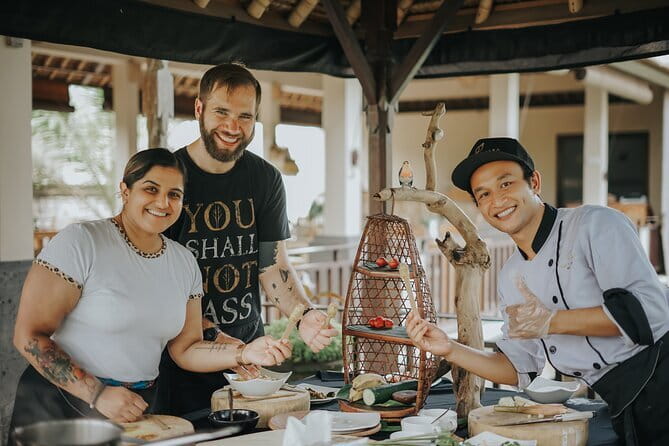 Ubud Sunset Mixology Tour by TikiBus - The Ubud route: Passing the Palace, Market and Plaza, Monkey Forest, and temples