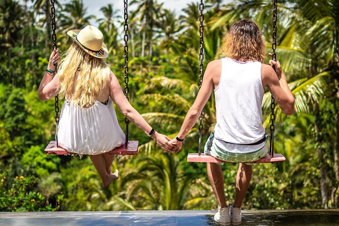 Ubud Top Attractions: Waterfalls, Temples and Rice Terraces - Stop 4: d’Alas Swing for valley views and better photo timing