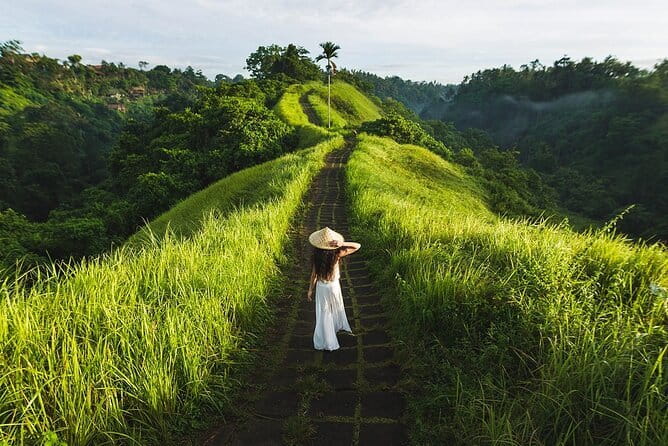 Ubud Tour with all includes - Celuk Village for silver smiths: close-up craftsmanship